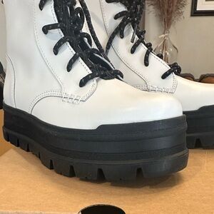 UGG Sidney Boots New W/Box